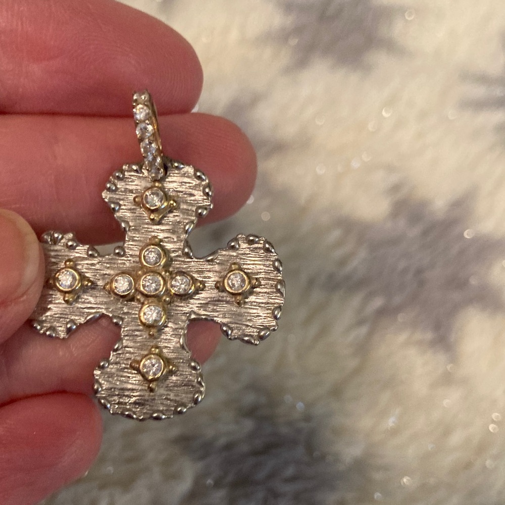 Elegant sterling silver and gold textured cross pendant with sparkling accents. - Picture 3 of 4